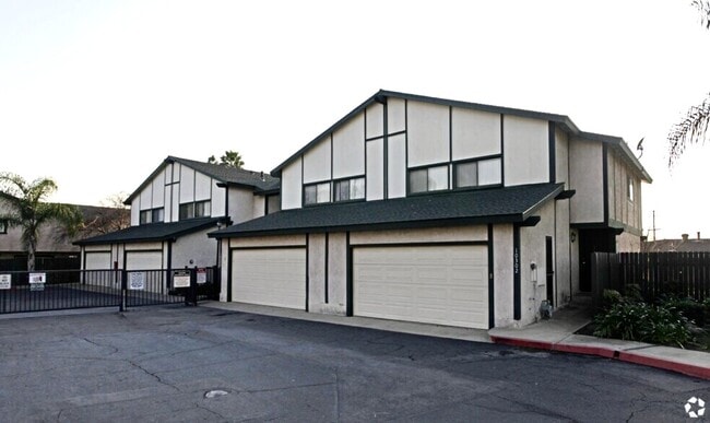 Building Photo - Kingsley Patio Homes