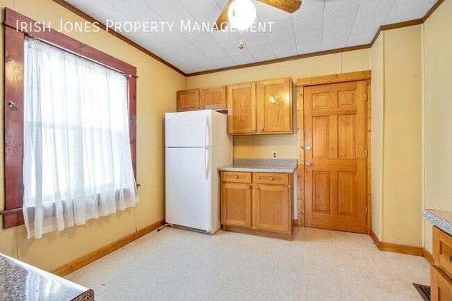 Photo - 58 Royal Ave Unit upper