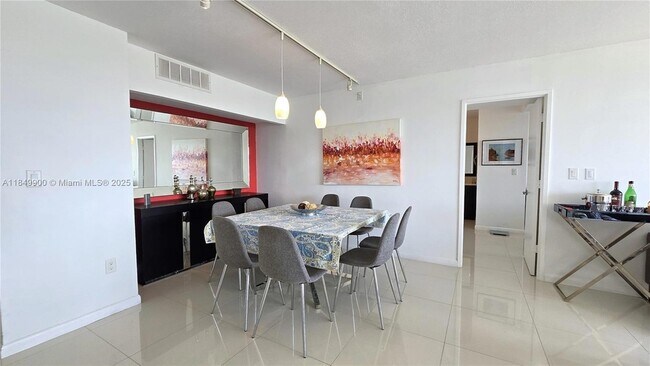 Photo - 3731 N Country Club Dr Unidad 1825