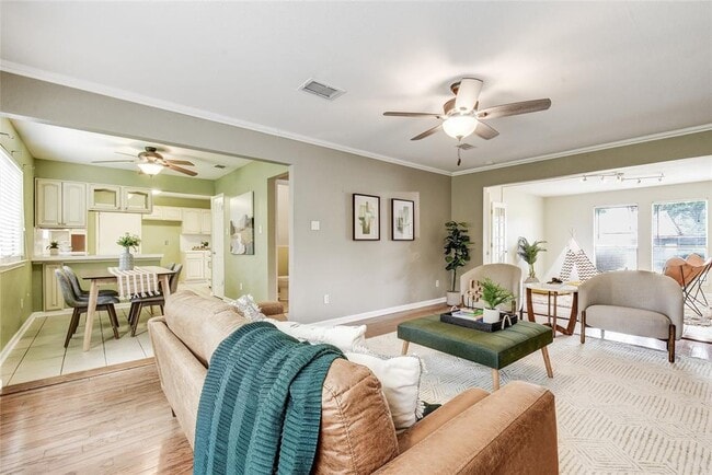 2408 W Messick Loop