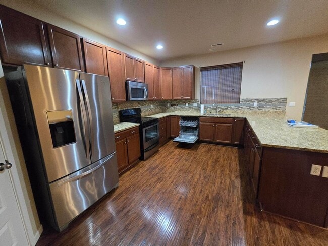 Photo - 4 Bedroom, 3 Bathroom House!