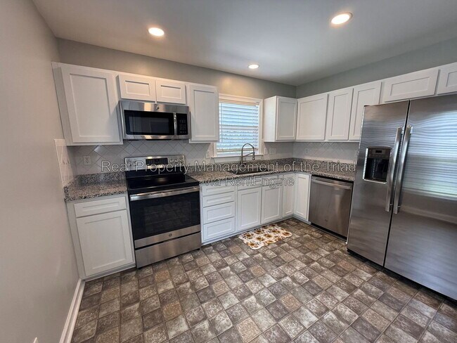 Photo - 2740 Bridgeport Dr