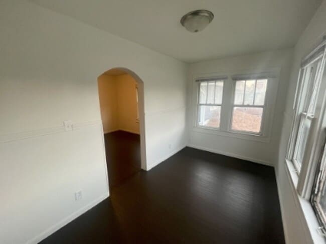 Building Photo - 6050 E Washington St Unit B