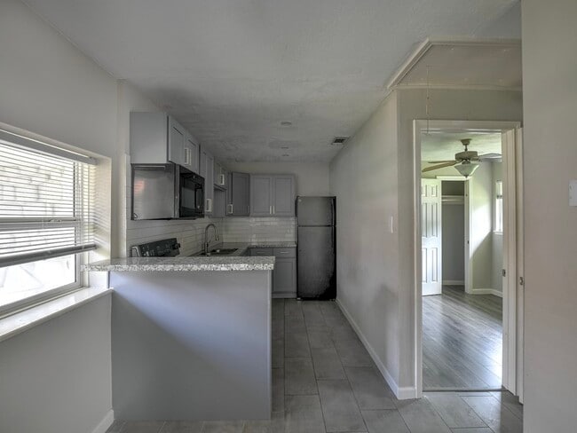 Building Photo - 1947 Ojeman Rd Unit 5 Rental