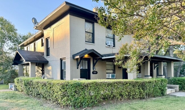 Building Photo - 1-Bedroom, 1-Bath Apartment in Junius Heights