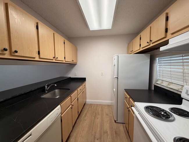 Photo - 8720 N Sherman Cir Unit 205