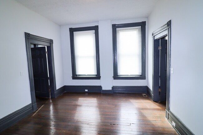 Photo - 1 W McMillan St Unit 2