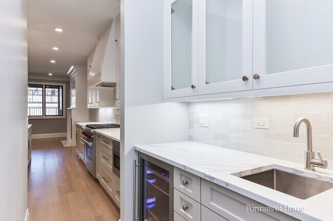 Photo - 2135 N Lakewood Ave Unit 1