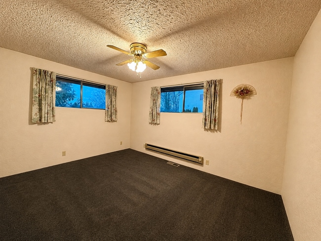 Photo - Spacious 5 Bed / 2 Bath Home for Rent in Renton, WA Minutes from The Landing!
