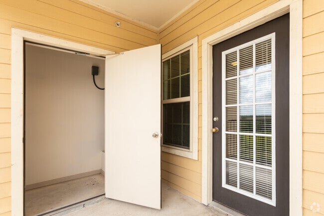 1BR, 1BA - 714SF Patio Storage - La Palmilla