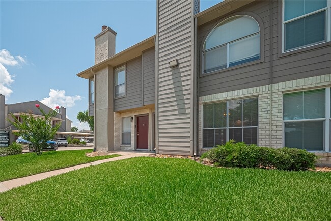 Building Photo - 1900 Bay Area Blvd Unit 233 Rental