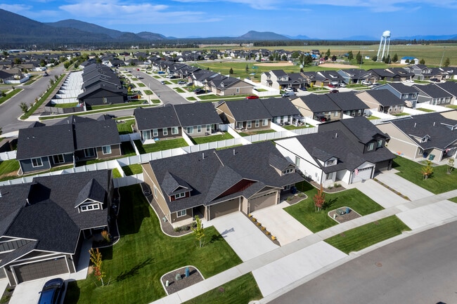 Building Photo - Majestic Villas Rental