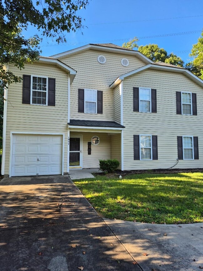 Photo - 1057 Dale Ave