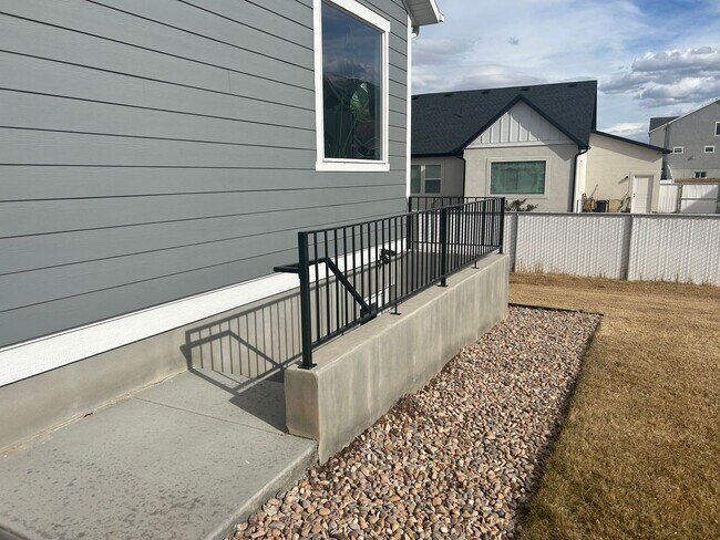 Photo - 3 Bedroom 2 Bathroom -Basement Apartment-Saddlebrook Dr. Santaquin Unit Basement Apartment