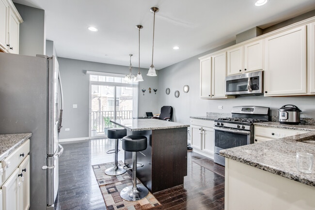 Photo - 2875 Henley Ln