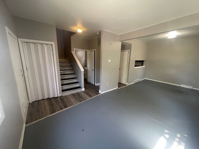 Photo - 505-507-507 W Burleigh St Unit 507 Right Side