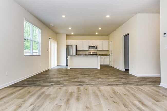 Photo - 291 Hamilton Pointe Dr