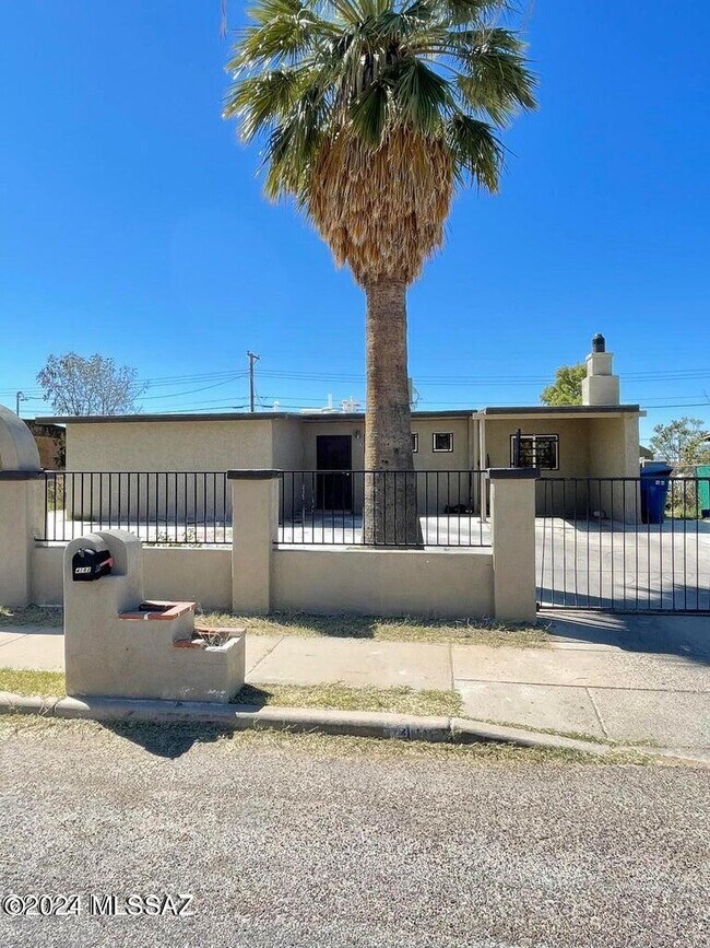 Photo - 4182 E Valentine St Casa