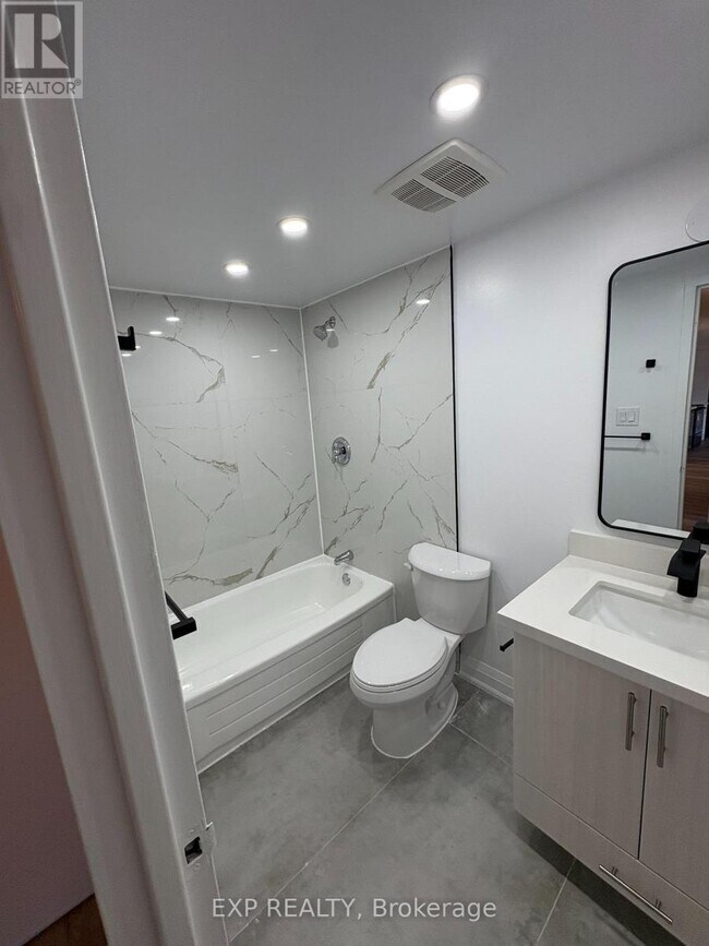 Photo - 4422 Huron St