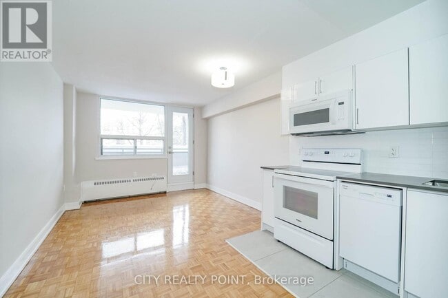 Photo - 1500 Bathurst St Unit 807