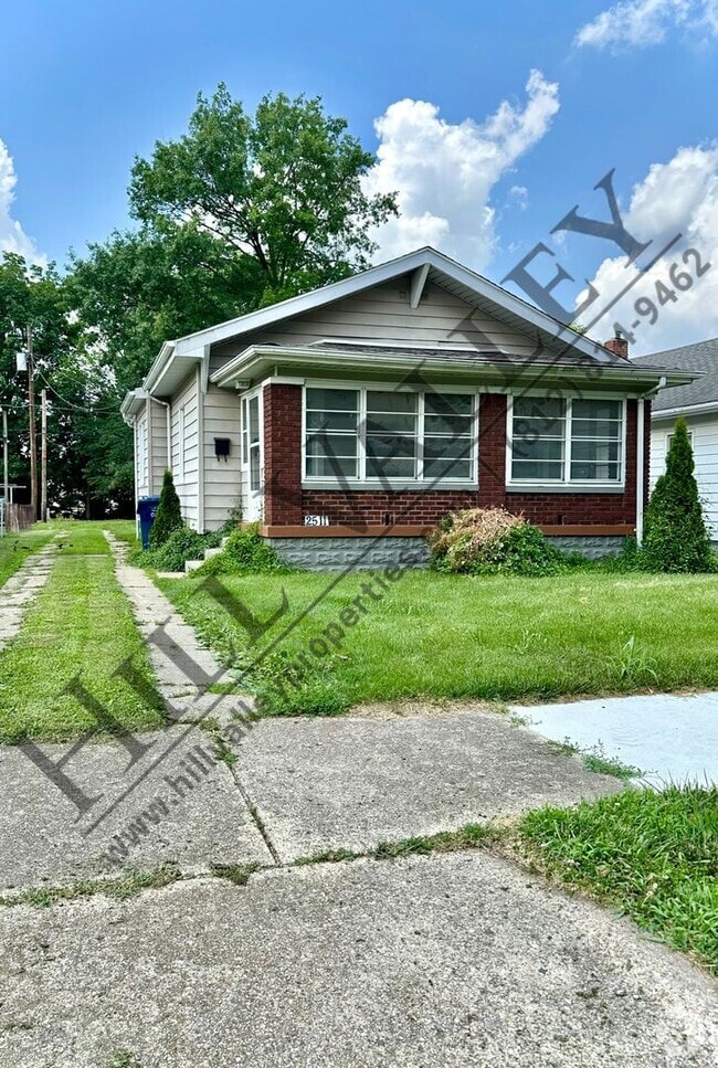 Building Photo - Two Bedroom Home