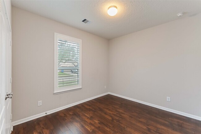 Photo - 5914 River Timber Trl