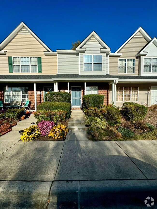 Building Photo - 2BR/2BA Townhouse in Bennington Place