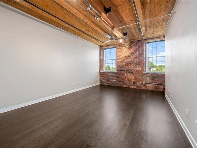 Photo - 130 John St
