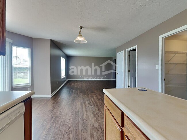 787 Tulip Ln