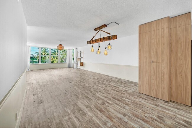 Photo - 3051 NE 48th St Unidad 301