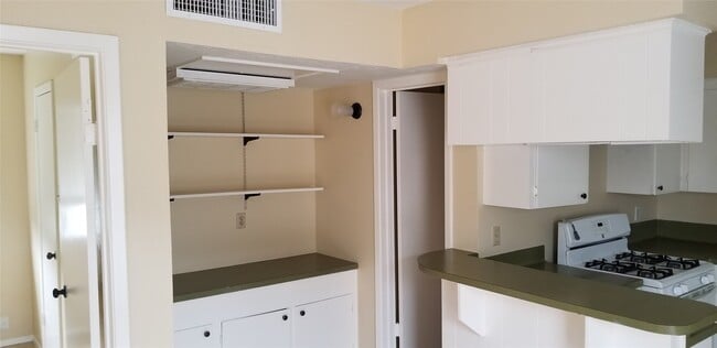 Building Photo - 2017 W Sidnor St Unit 4 Rental