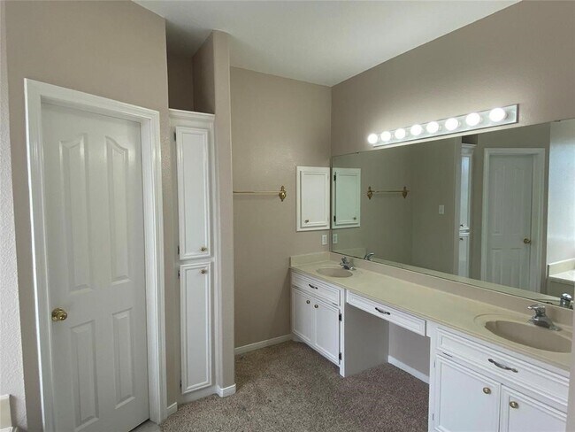 Photo - 104 Sumac St