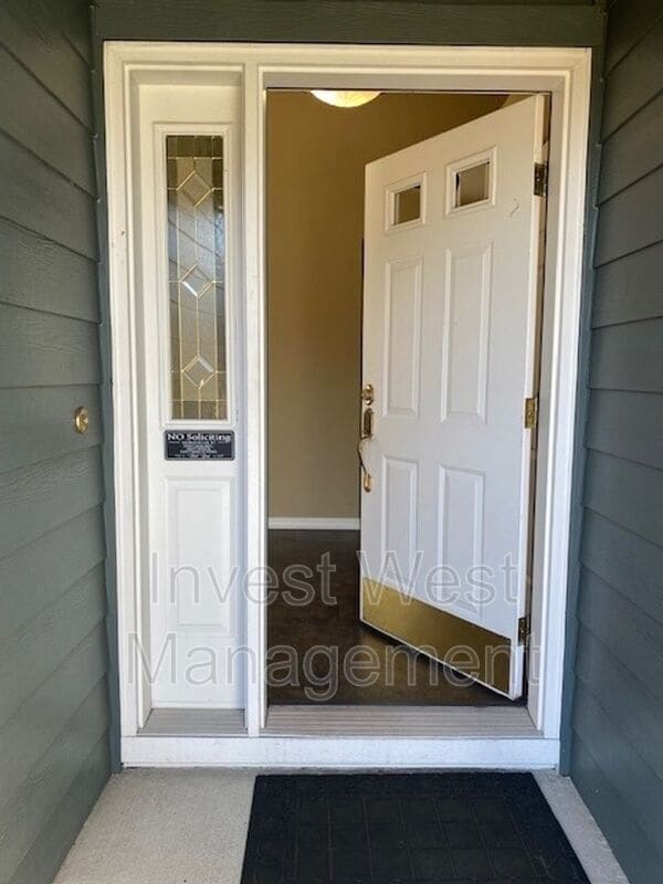 Photo - 2002 NE 153rd Ave