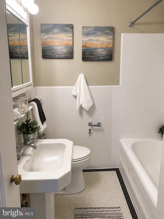 Photo - 2031 Locust St Unit 305