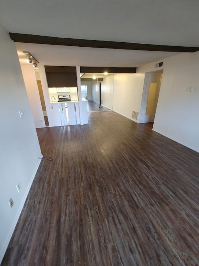 Building Photo - U{COMMING - PEACEFUL 2BD/2BA CONDO NEAR TH...