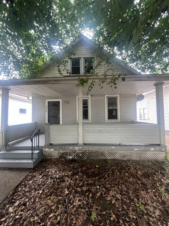 Section 8 Accepted! Spacious Newly Renovat... - Section 8 Accepted! Spacious Newly Renovat... House