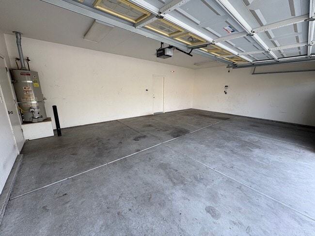 Photo - Spacious Tulare Home Available Now!