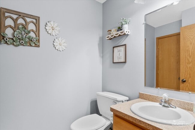 Photo - 610 High Grove Dr