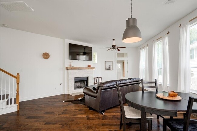 1802 Village Oak Ct
