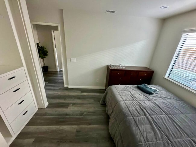 Building Photo - 921 Hackamore St Rental