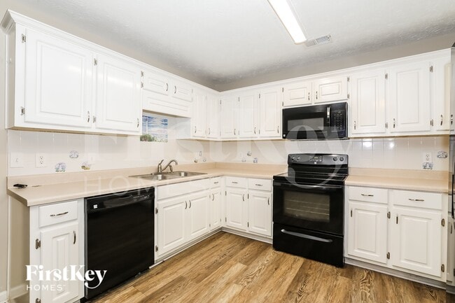 Photo - 130 Macadamia Ct