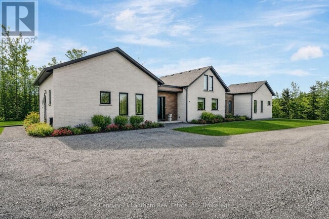 Photo - 19485 Loyalist Pkwy
