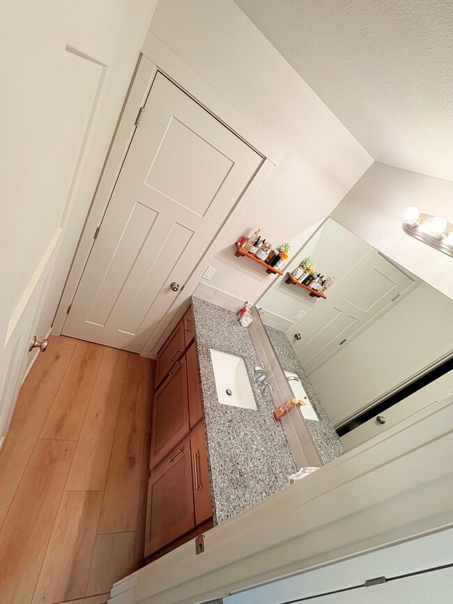 Photo - 650 Tinley St