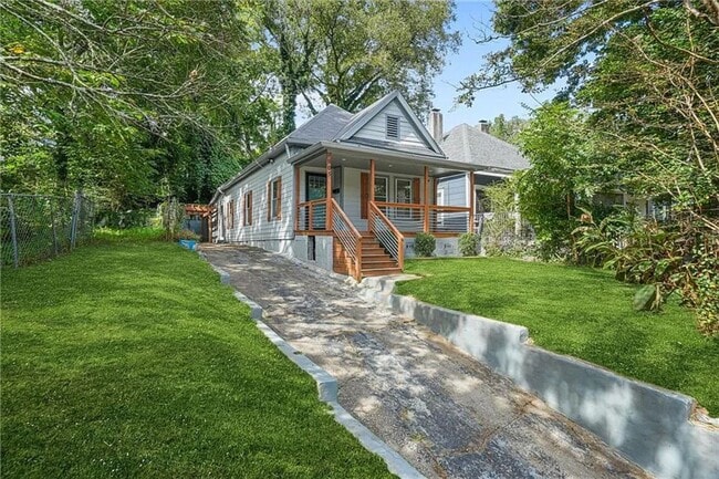 Photo - 805 Coleman St SW