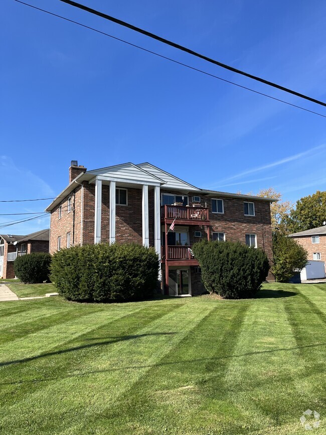 Building Photo - 9976 Darrow Rd Unit 2 Rental