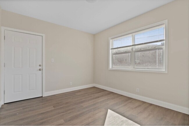 Photo - 474 1/2 E Norwich Ave Unit A