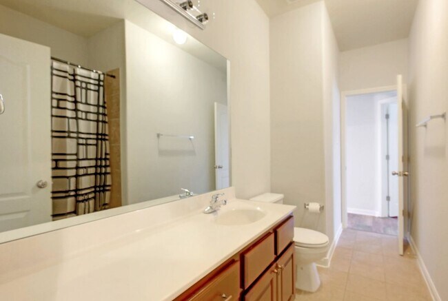 Photo - 2605 Salorn Way