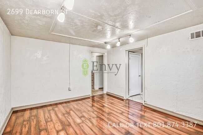 Photo - 2699 Dearborn St