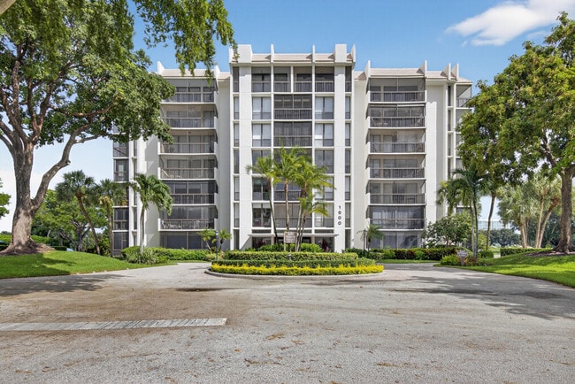 Building Photo - 1615 Bridgewood Dr Unit 1615