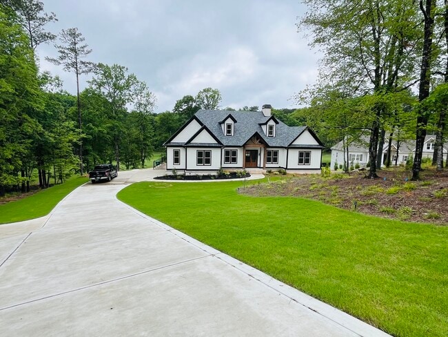 Building Photo - 1031 Pinehurst Dr